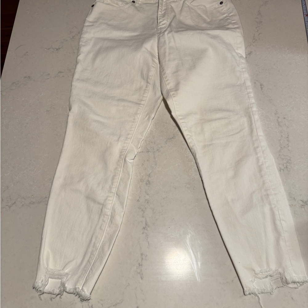 LOFT Curvy White Cropped Ankle Jeans